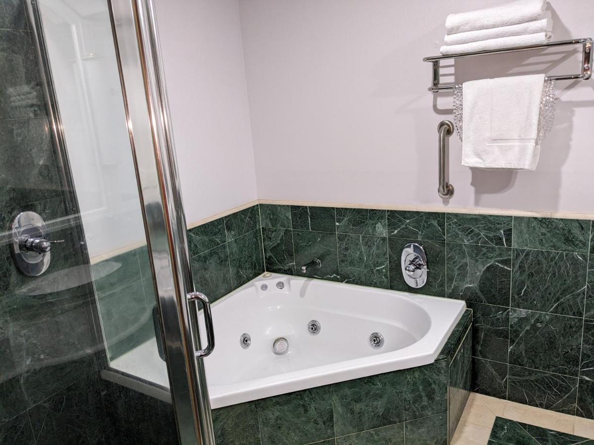 Luxury Ocean View 17th Level Studio